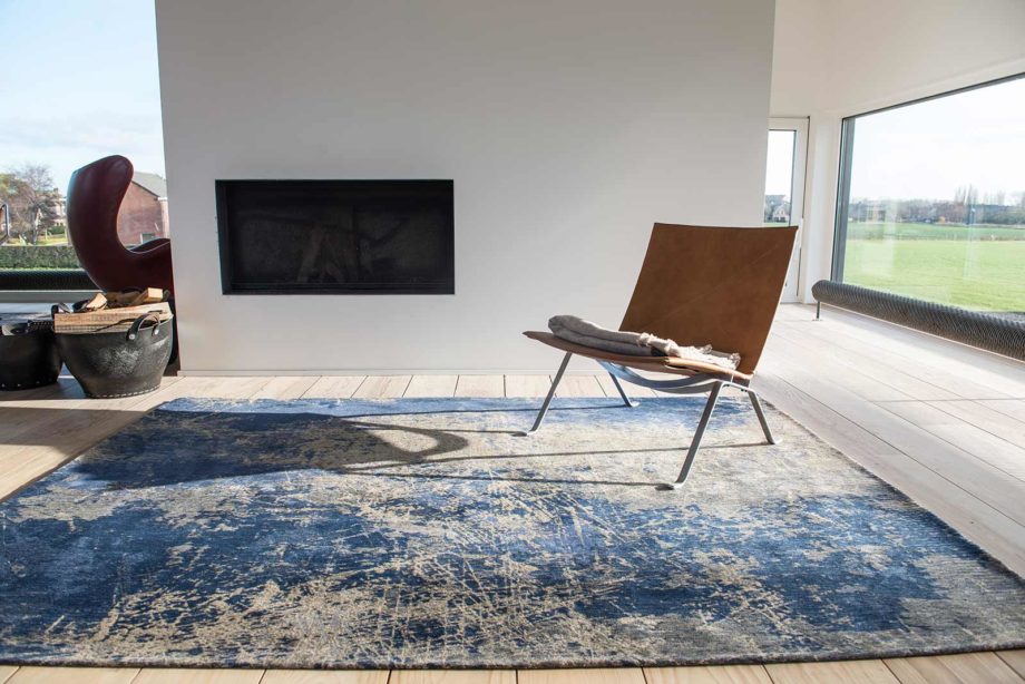 Louis De Poortere teppe LX 8629 Mad Men Cracks Abyss Blue interior