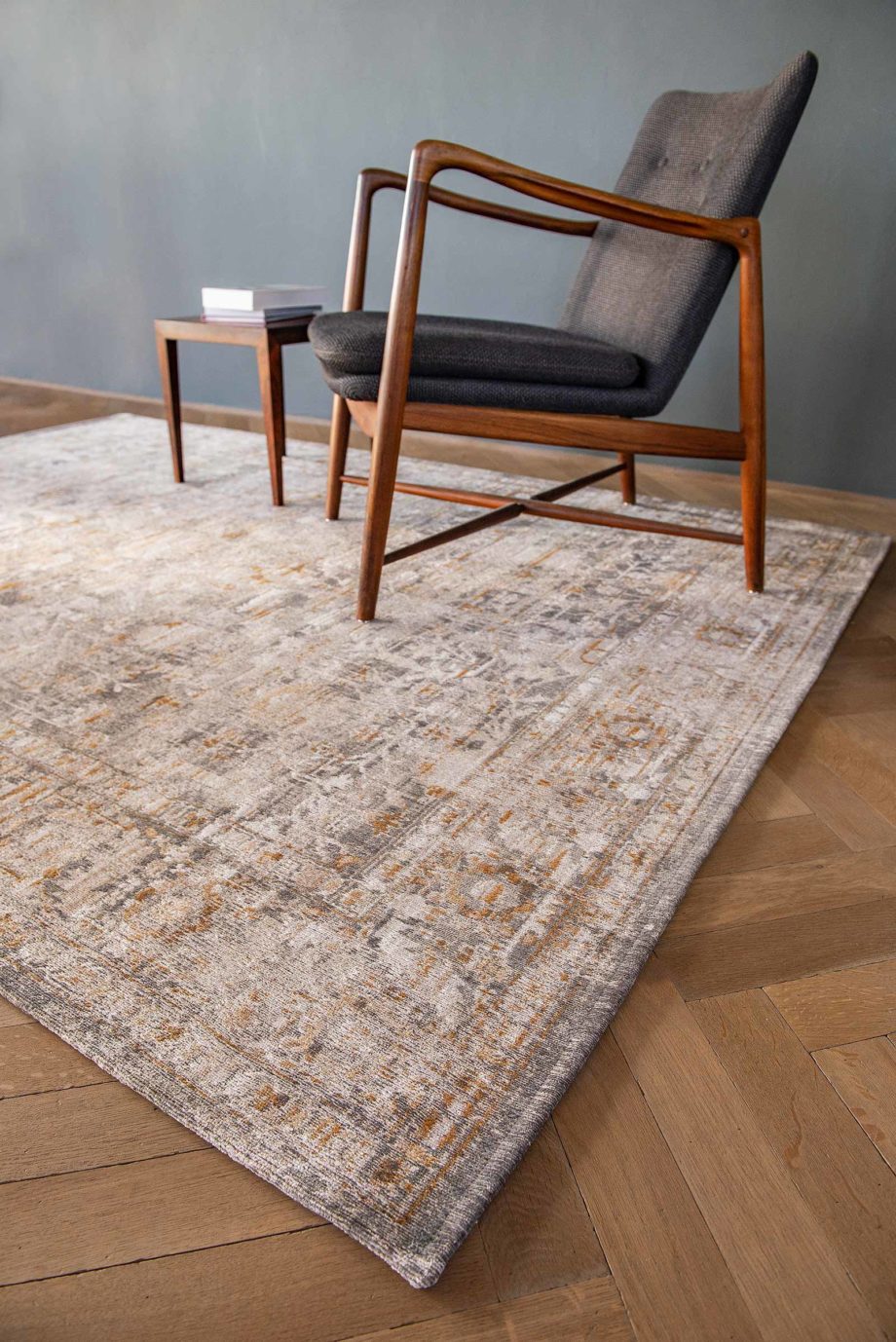Louis De Poortere teppe LX 8884 Antiquarian Ushak Suleiman Grey interior 5
