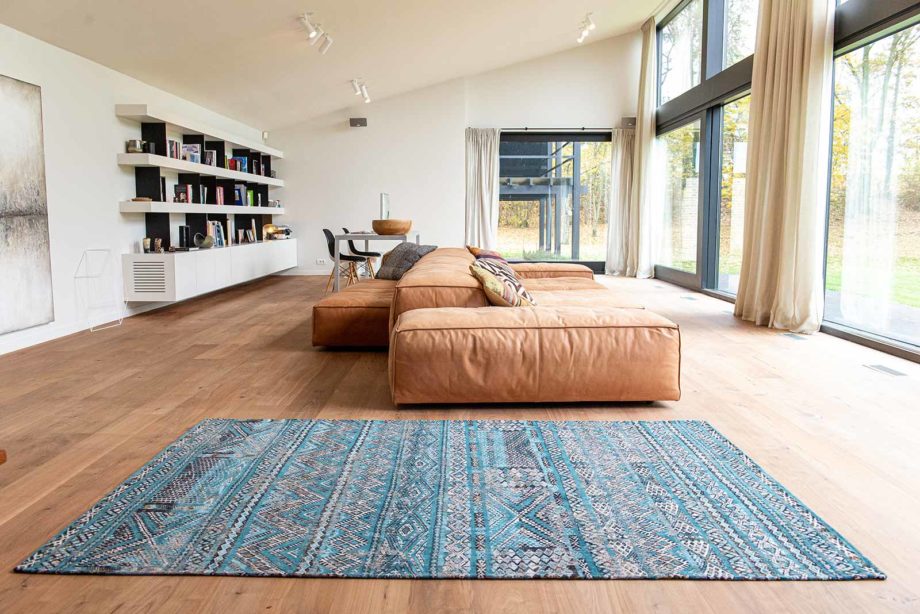 Louis De Poortere teppe LX 9110 Antiquarian Kilim Zemmuri Blue interior 2