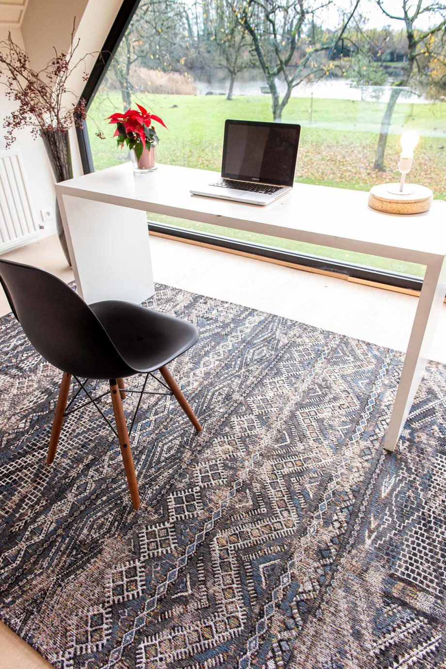 Louis De Poortere teppe LX 9113 Antiquarian Kilim Black Rabat interior 5