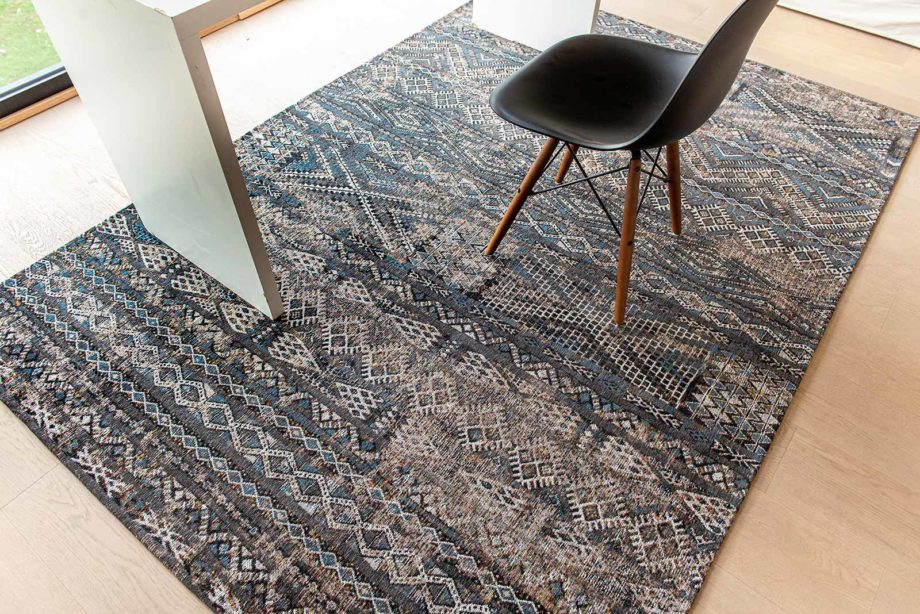 Louis De Poortere teppe LX 9113 Antiquarian Kilim Black Rabat interior 9