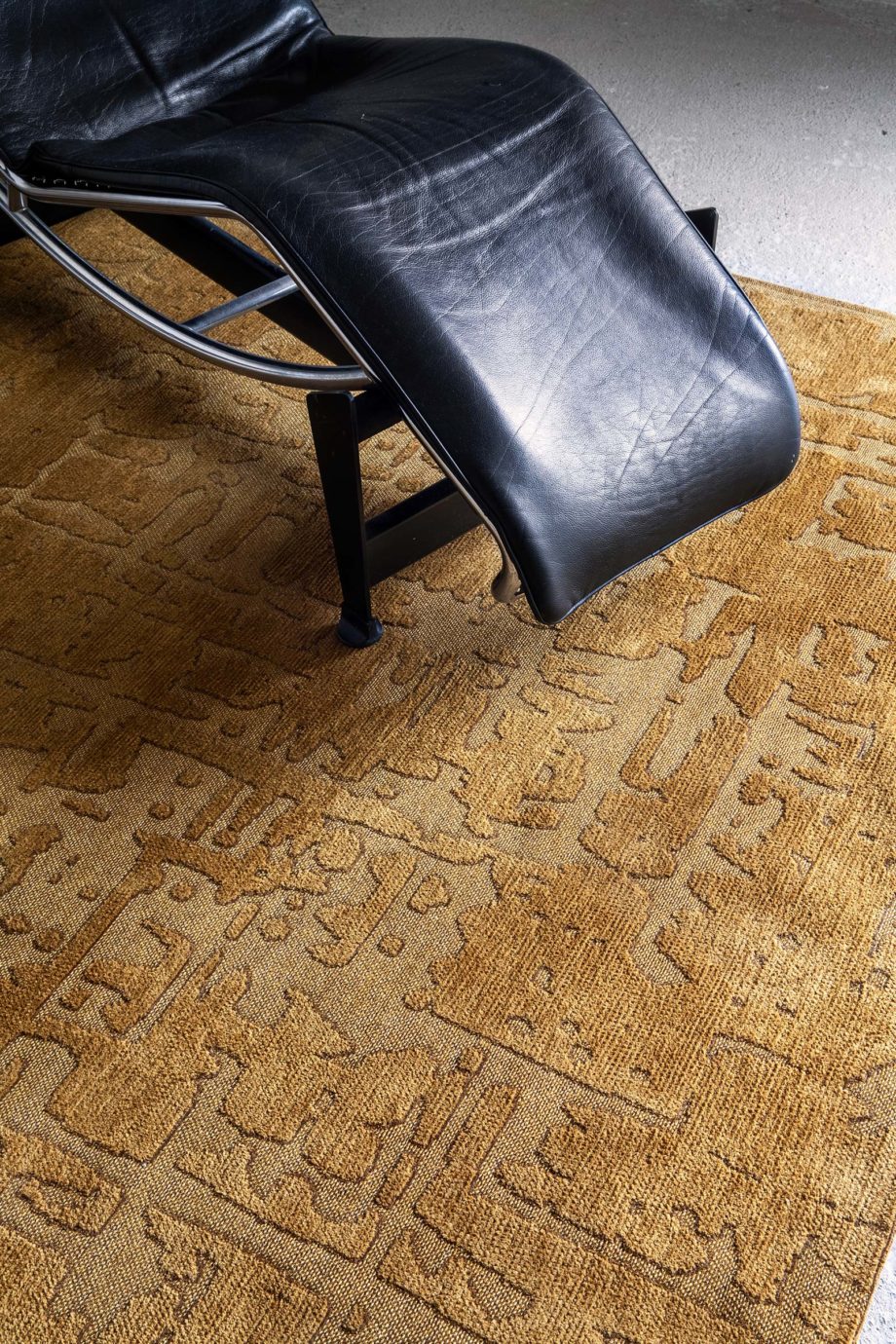 Louis De Poortere teppe LX 9201 Structures Baobab Madagascar Gold interior 2
