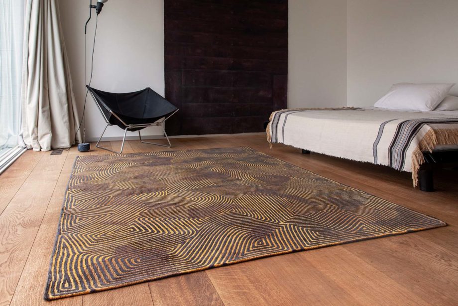 Louis De Poortere teppe LX 9227 Meditation Coral Black Gold interior 1