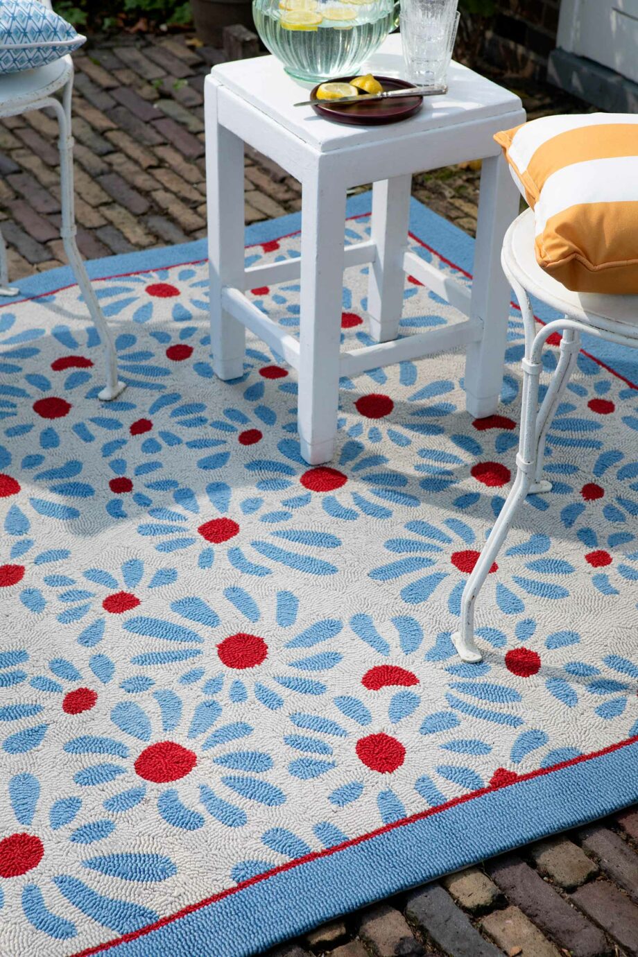 Laura Ashley outdoor Thorncliff Daisy Sky Blue 480308 interior B